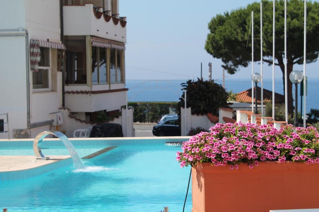 Hotel Ariston Montecarlo San Remo Exterior foto
